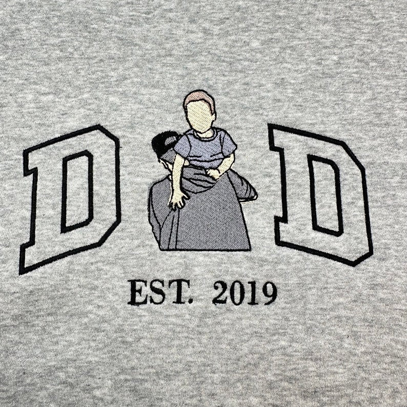 A Papa T-shirt with a photo and a sweatshirt separately embroidered with the portraits of the father and the child
