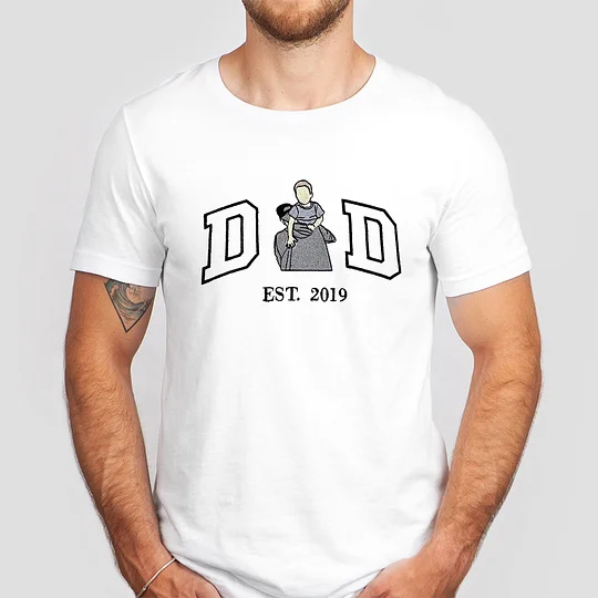 A Papa T-shirt with a photo and a sweatshirt separately embroidered with the portraits of the father and the child
